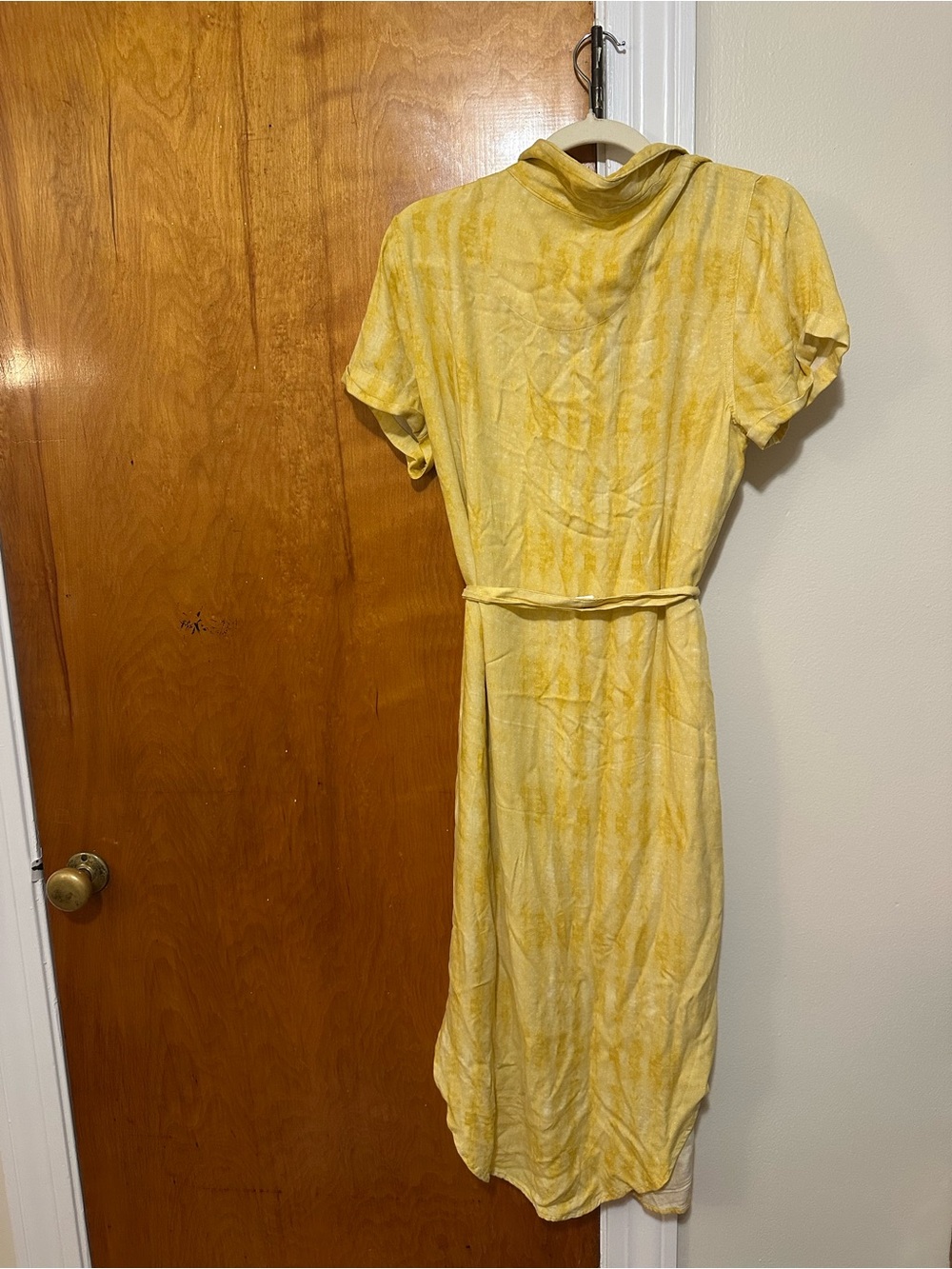 Lightweight Yellow Button-Front Midi Shirt Dress with Waist Tie - Picture 3 of 3